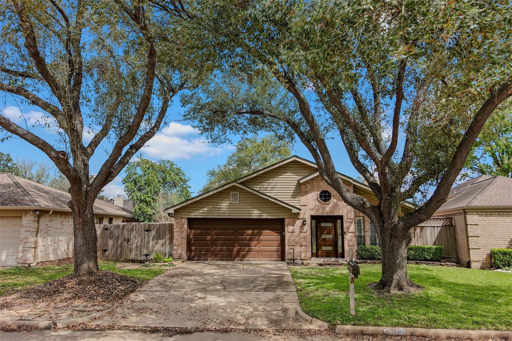2207 Briarwest Boulevard, Houston, TX 77077