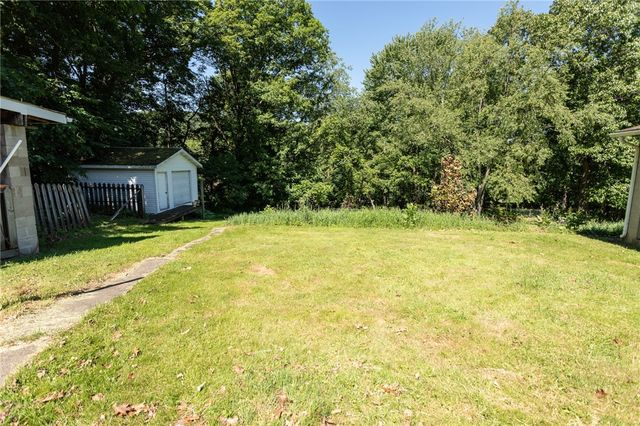 R 2220 2nd St, South Connellsville, PA 15425