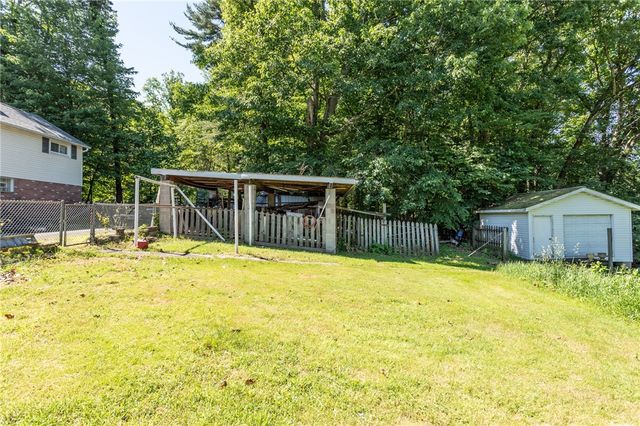 R 2220 2nd St, South Connellsville, PA 15425