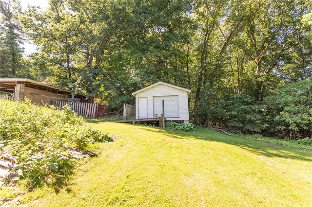 R 2220 2nd St, South Connellsville, PA 15425
