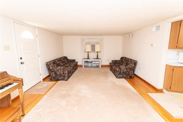R 2220 2nd St, South Connellsville, PA 15425