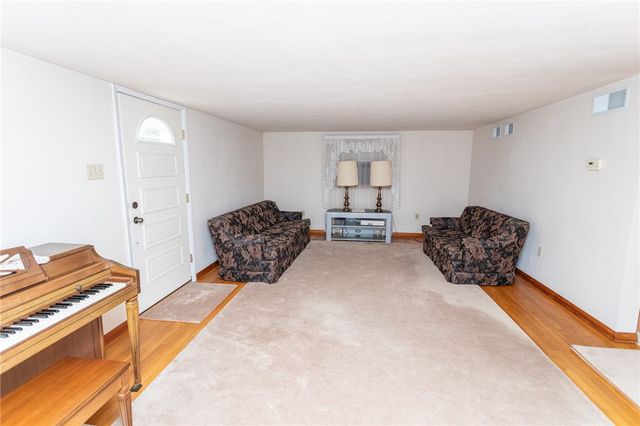 R 2220 2nd St, South Connellsville, PA 15425