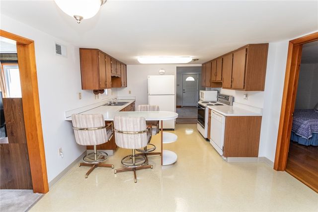 R 2220 2nd St, South Connellsville, PA 15425