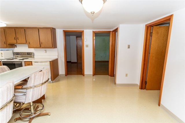 R 2220 2nd St, South Connellsville, PA 15425