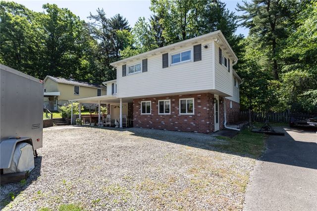 R 2220 2nd St, South Connellsville, PA 15425