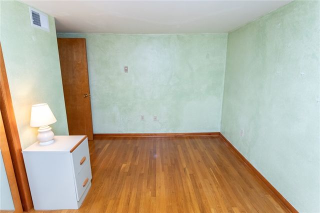 R 2220 2nd St, South Connellsville, PA 15425