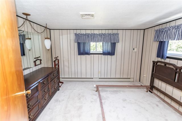 R 2220 2nd St, South Connellsville, PA 15425