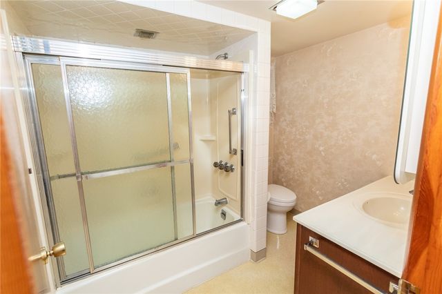 R 2220 2nd St, South Connellsville, PA 15425