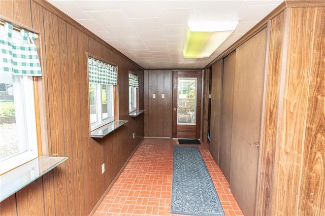 R 2220 2nd St, South Connellsville, PA 15425