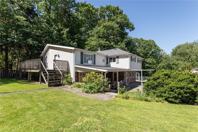 R 2220 2nd St, South Connellsville, PA 15425