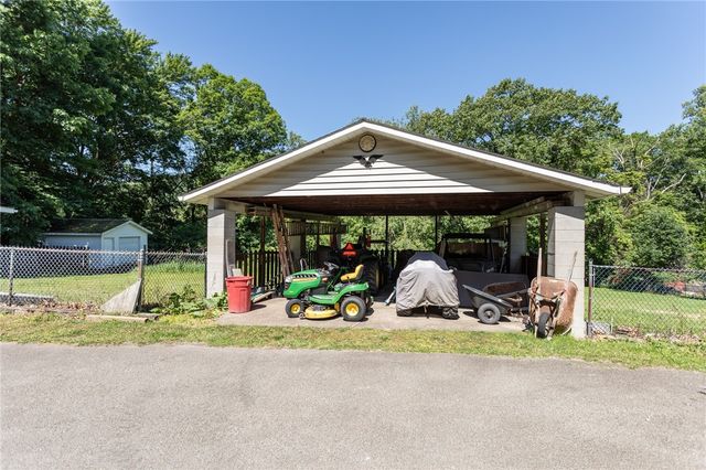 R 2220 2nd St, South Connellsville, PA 15425