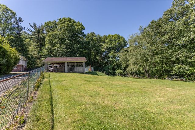 R 2220 2nd St, South Connellsville, PA 15425