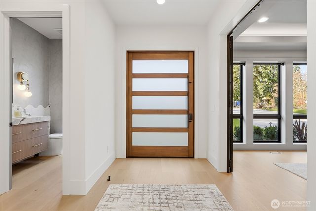 2202 102nd Place SE, Bellevue, WA 98004