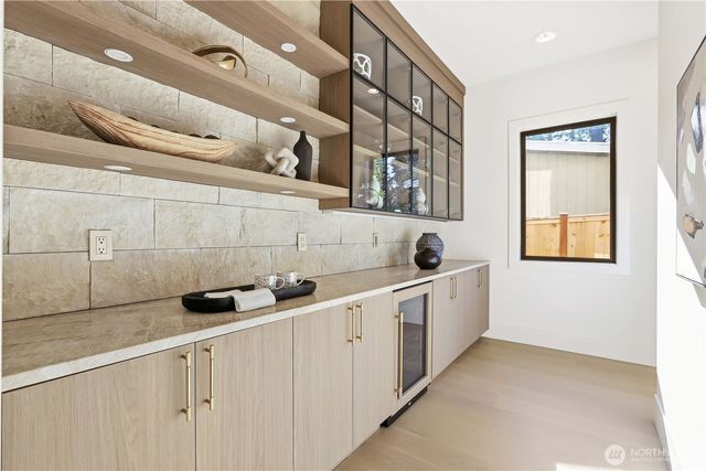 2202 102nd Place SE, Bellevue, WA 98004