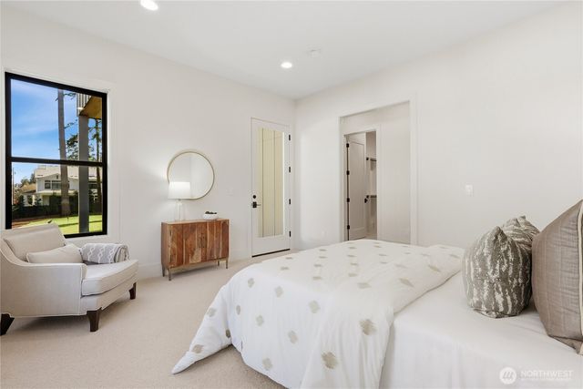 2202 102nd Place SE, Bellevue, WA 98004