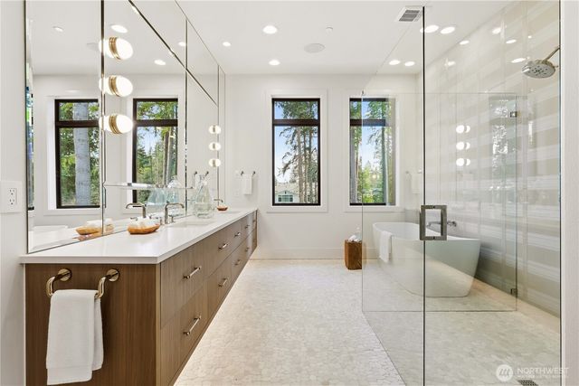 2202 102nd Place SE, Bellevue, WA 98004