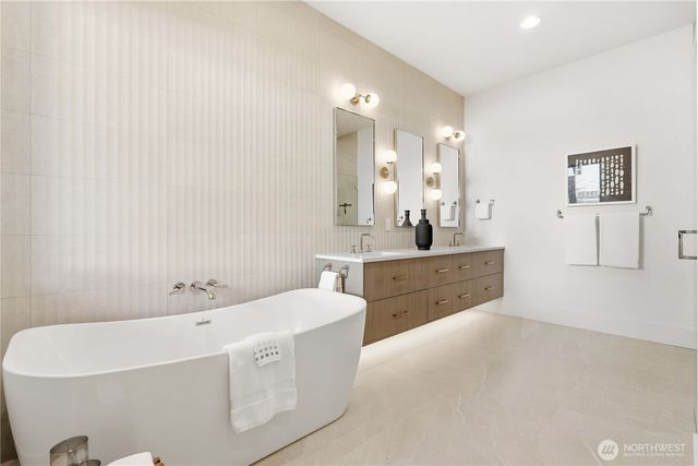 2202 102nd Place SE, Bellevue, WA 98004