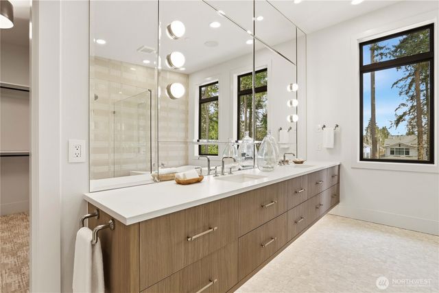 2202 102nd Place SE, Bellevue, WA 98004