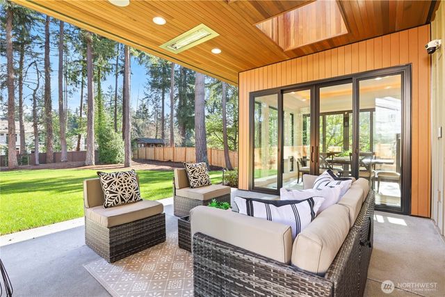 2202 102nd Place SE, Bellevue, WA 98004