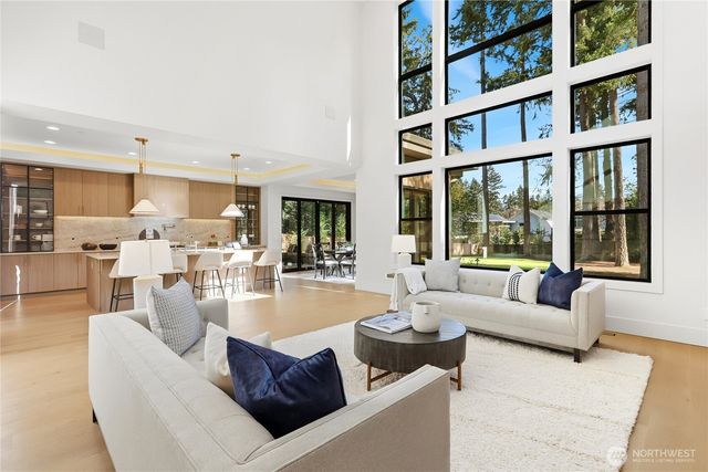 2202 102nd Place SE, Bellevue, WA 98004