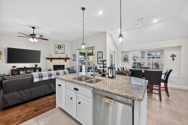 457 Wolf Creek Drive, Waxahachie, TX 75165