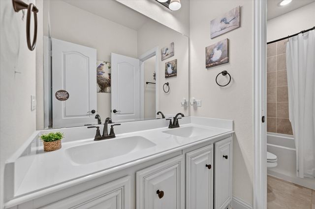 457 Wolf Creek Drive, Waxahachie, TX 75165