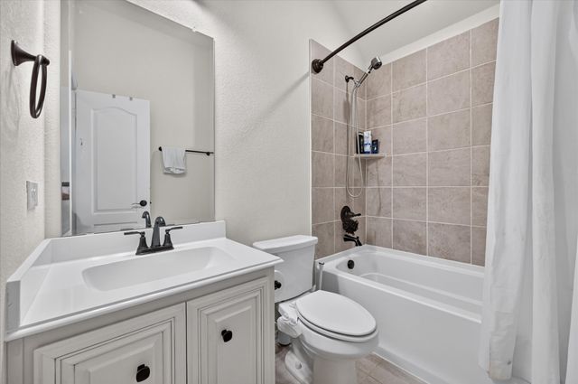 457 Wolf Creek Drive, Waxahachie, TX 75165