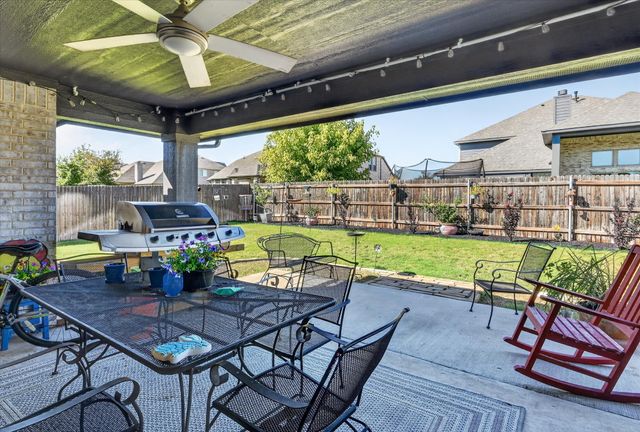 457 Wolf Creek Drive, Waxahachie, TX 75165