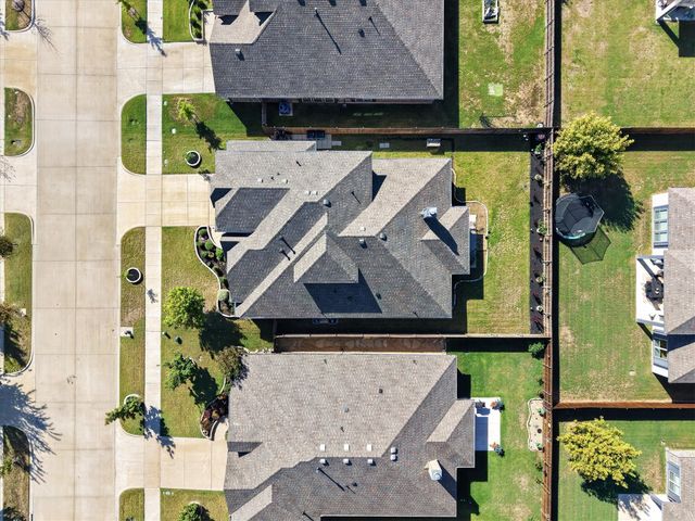 457 Wolf Creek Drive, Waxahachie, TX 75165
