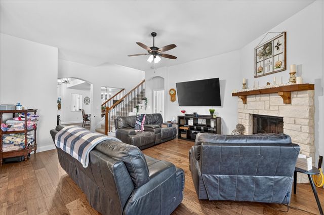 457 Wolf Creek Drive, Waxahachie, TX 75165