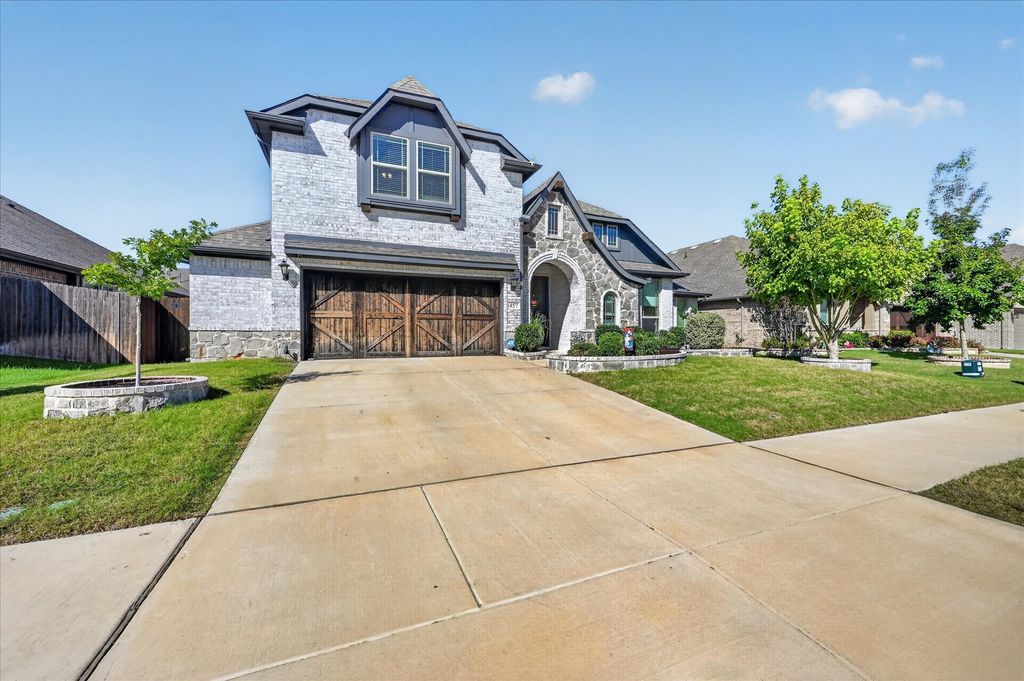 457 Wolf Creek Drive, Waxahachie, TX 75165