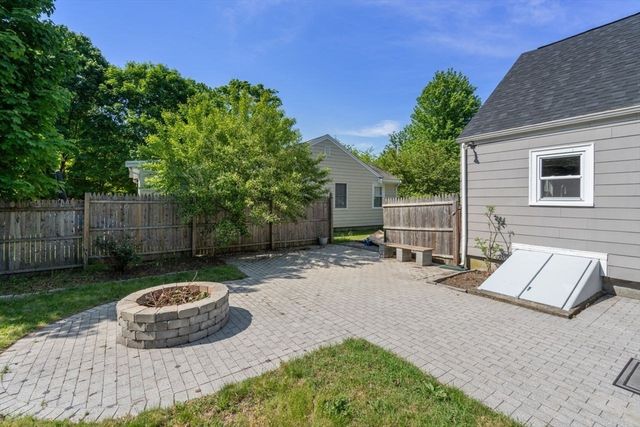 102 Turnpike St, Easton, MA 02334