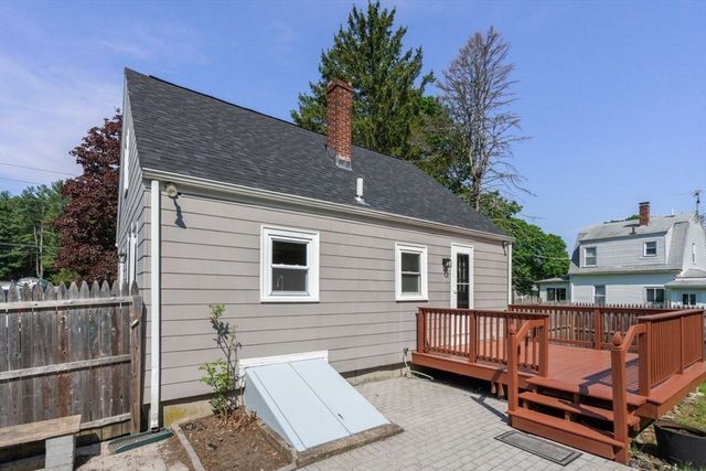 102 Turnpike St, Easton, MA 02334