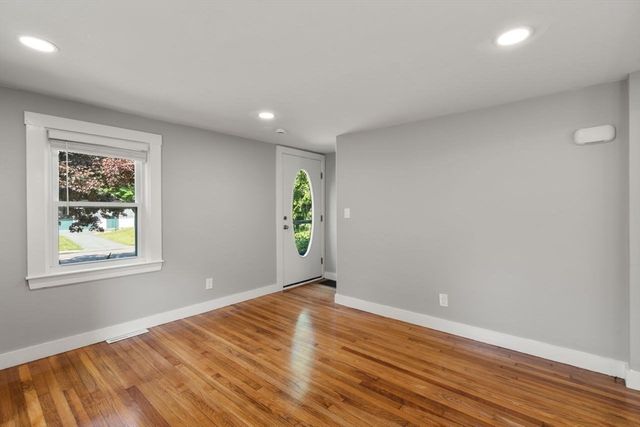 102 Turnpike St, Easton, MA 02334