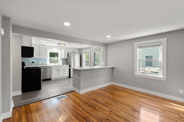 102 Turnpike St, Easton, MA 02334