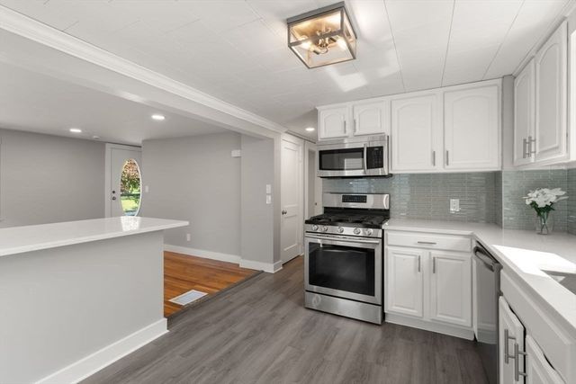 102 Turnpike St, Easton, MA 02334