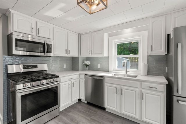 102 Turnpike St, Easton, MA 02334