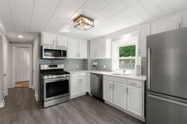 102 Turnpike St, Easton, MA 02334