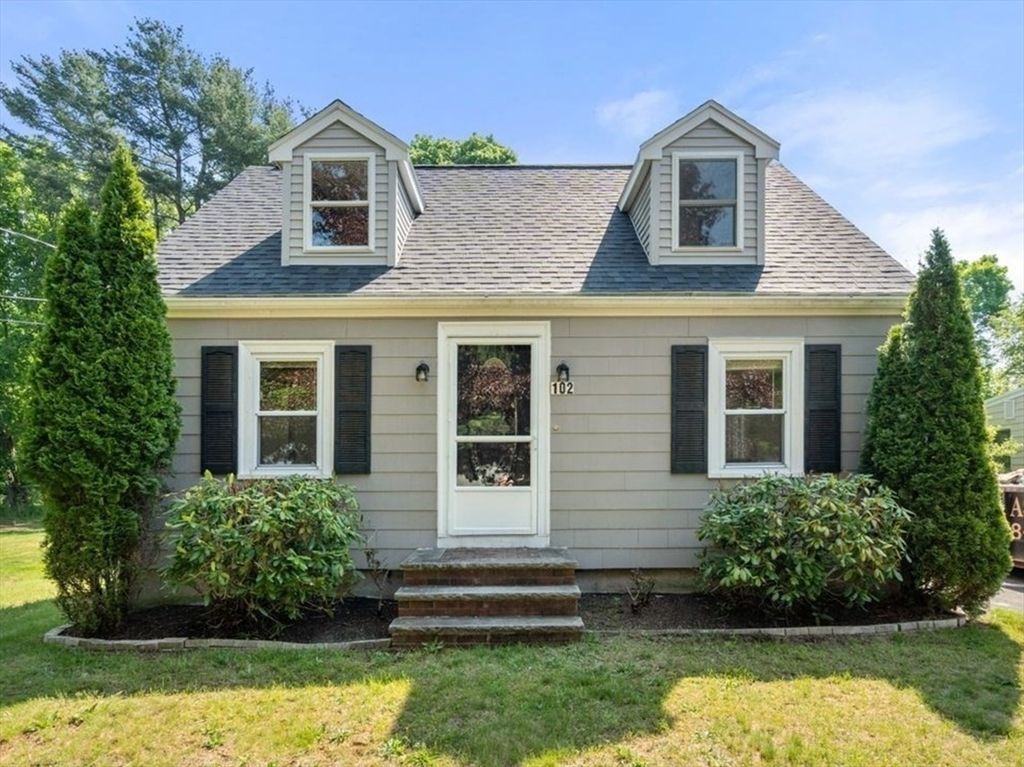 102 Turnpike St, Easton, MA 02334