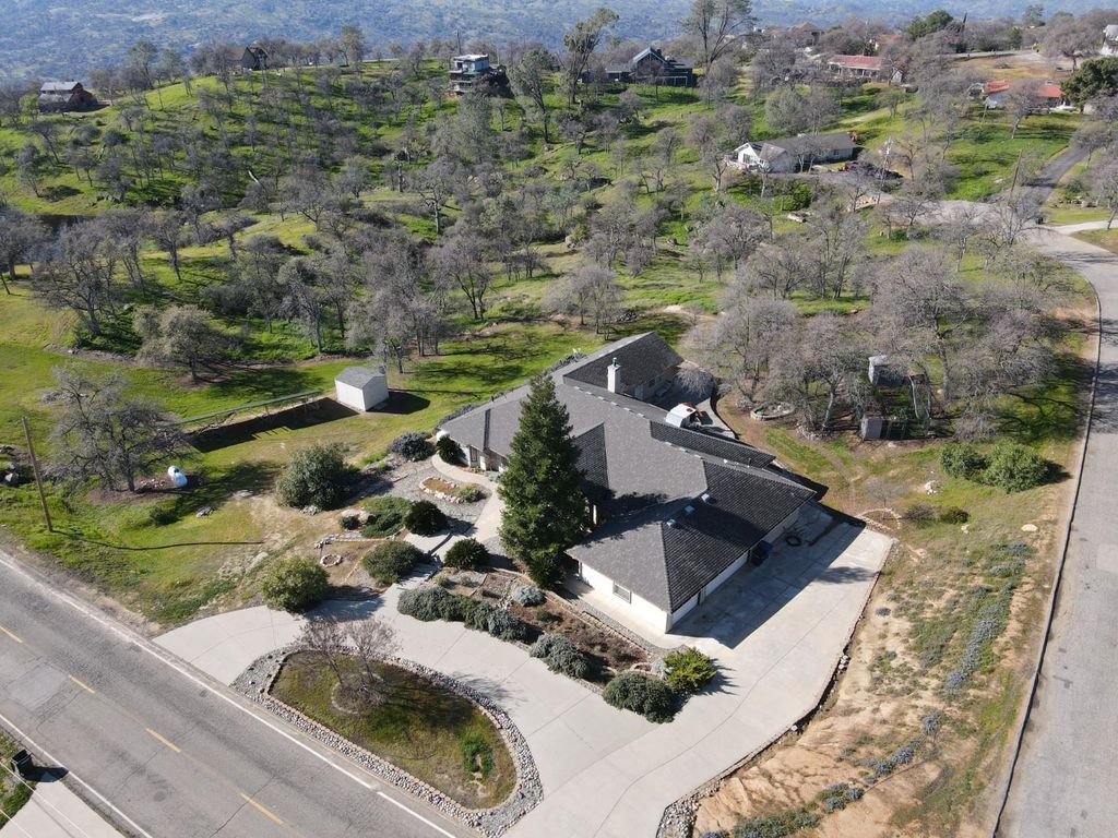 Image 1 of property listing at 41766 John Muir Drive, Coarsegold, CA 93614