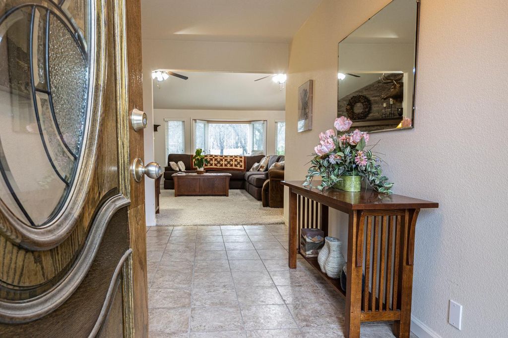 Image 10 of property listing at 41766 John Muir Drive, Coarsegold, CA 93614