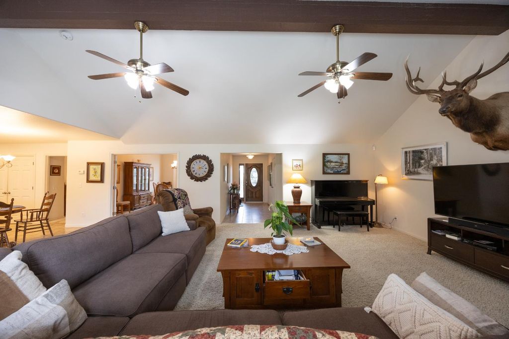 Image 15 of property listing at 41766 John Muir Drive, Coarsegold, CA 93614