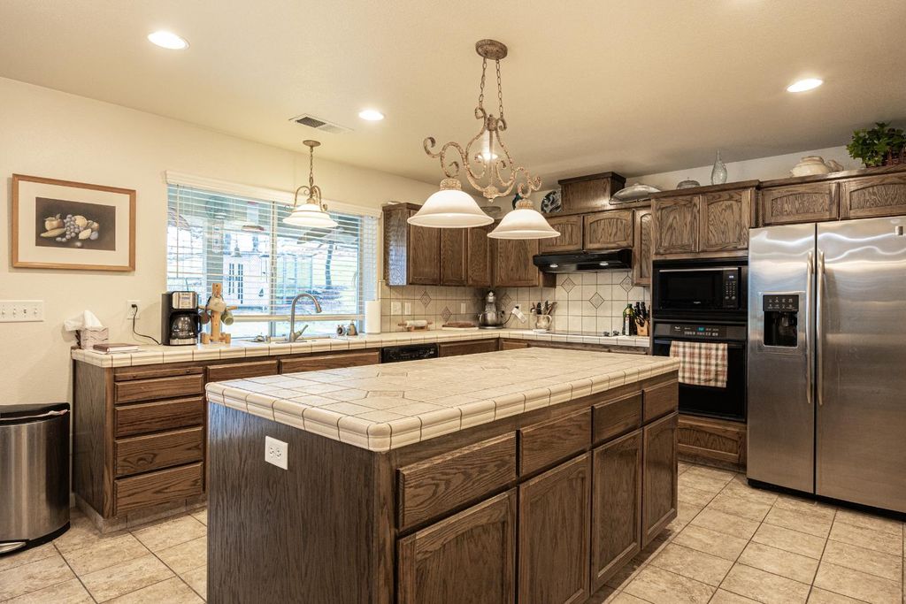 Image 26 of property listing at 41766 John Muir Drive, Coarsegold, CA 93614