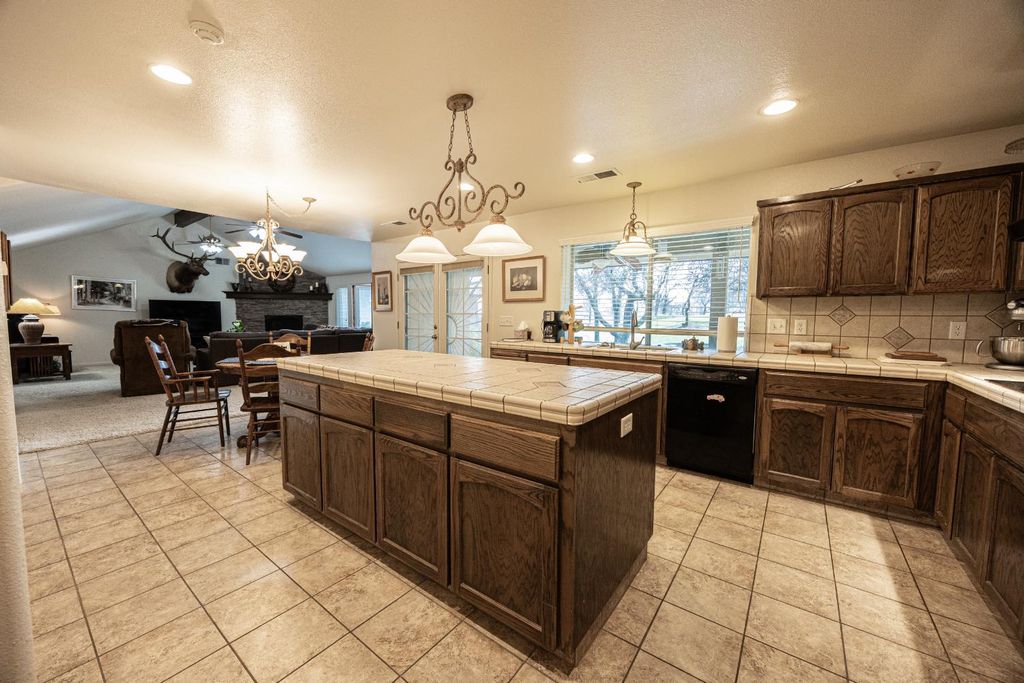 Image 27 of property listing at 41766 John Muir Drive, Coarsegold, CA 93614