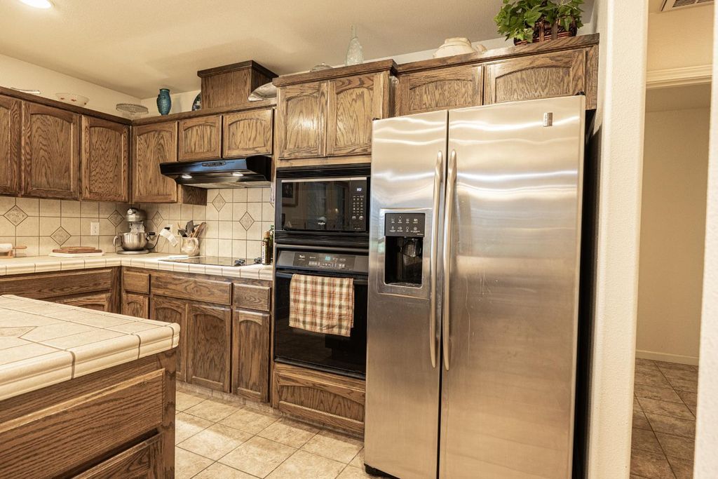 Image 28 of property listing at 41766 John Muir Drive, Coarsegold, CA 93614