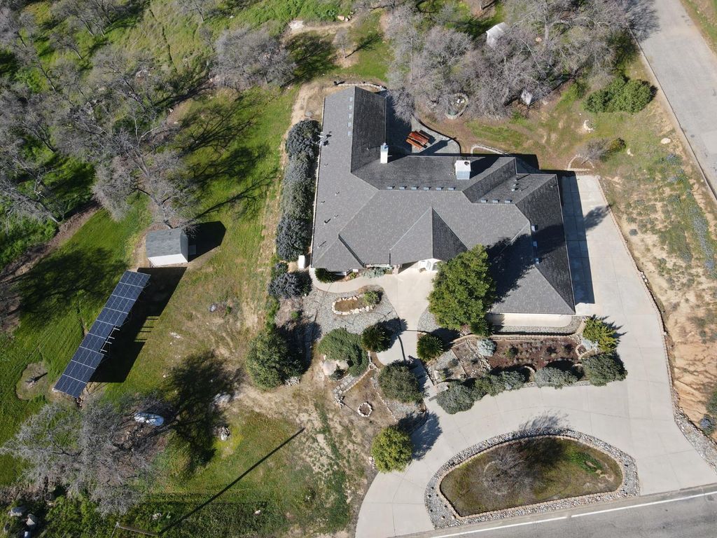 Image 3 of property listing at 41766 John Muir Drive, Coarsegold, CA 93614