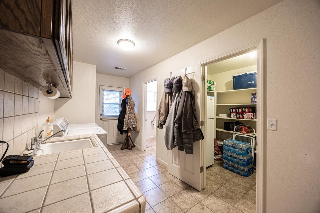 Image 33 of property listing at 41766 John Muir Drive, Coarsegold, CA 93614