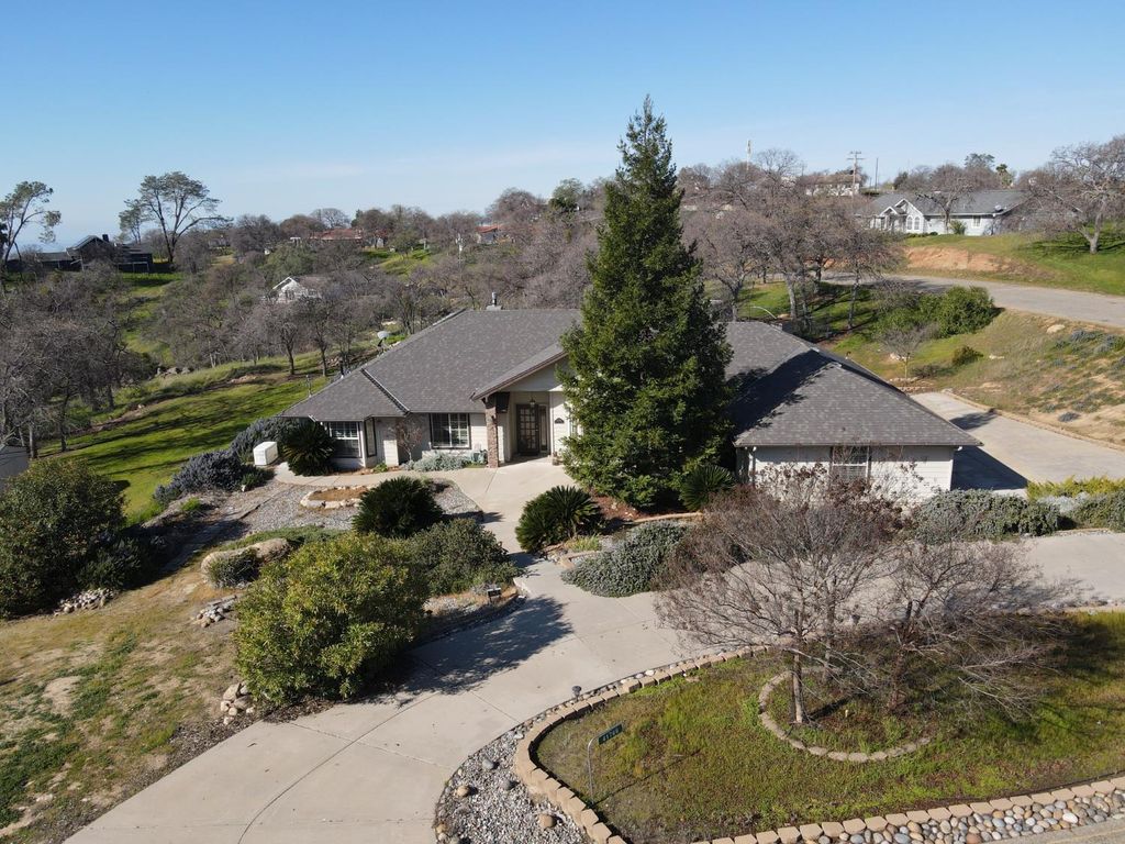 Image 4 of property listing at 41766 John Muir Drive, Coarsegold, CA 93614