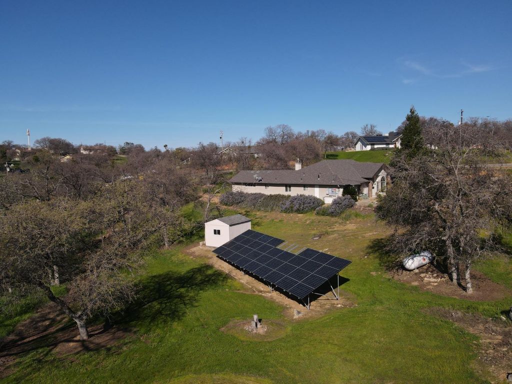 Image 5 of property listing at 41766 John Muir Drive, Coarsegold, CA 93614