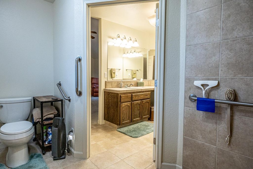 Image 52 of property listing at 41766 John Muir Drive, Coarsegold, CA 93614